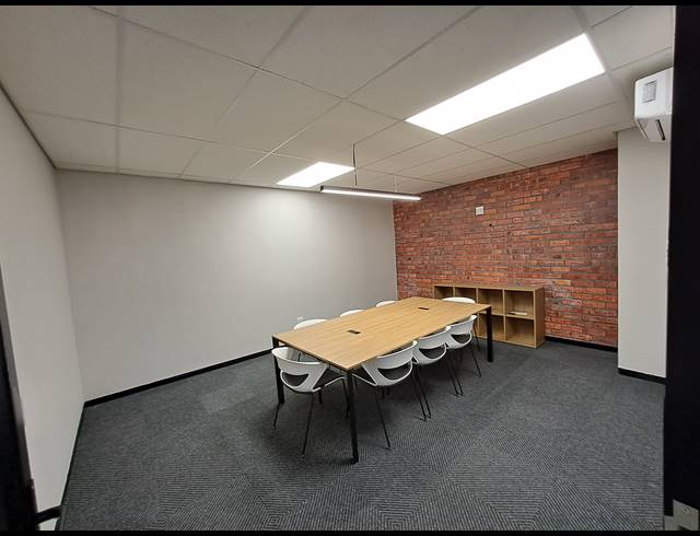 130M² OFFICE TO LET IN HYDE PARK